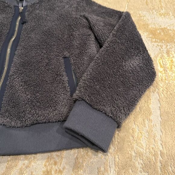 Patagonia fleece bomber jacket - womens M in GUC dark grey with navy trim - Picture 3 of 11